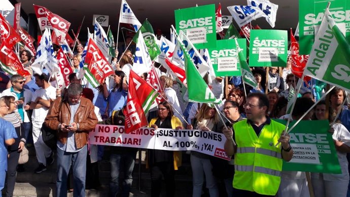 Concentración contra los recortes sanitarios en Sevilla