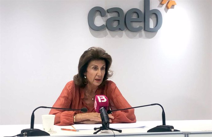 La presidenta de la Confederación de Asociaciones Empresariales de Baleares (CAEB), Carmen Planas, en rueda de prensa