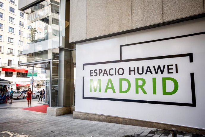 Fachada lateral del Espacio Huawei de Madrid