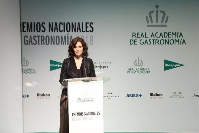 La presidenta de la Comunidad de Madrid, Isabel Díaz Ayuso, durante su intervención en el acto de entrega de los 'Premios nacionales de la Real Academia de Gastronomía', en el Museo Reina Sofía de Madrid (España), a 4 de noviembre de 2019.