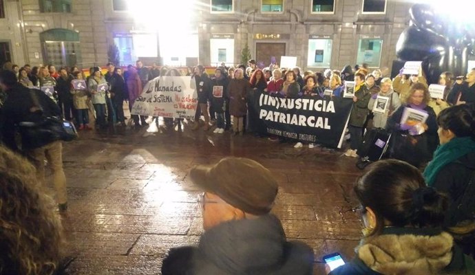 Concentración contra la sentencia de la 'manada' de Manresa en Oviedo.