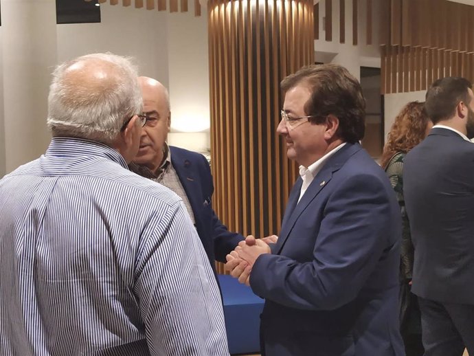 El presidente de la Junta, Guillermo Fernández Vara, asiste a una conferencia sobre los Objetivos de Desarrollo Sostenible