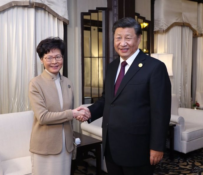 La jefa del Gobierno de Hong Kong, Carrie Lam, y el presidente de China, Xi Jinping