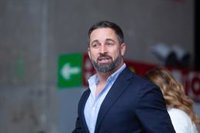 Santigo Abascal el primero en llegar al Pabellón de la Casa de Campo para el debate a cinco