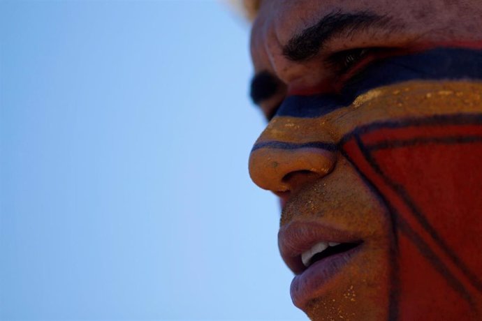 Indígena tupinamba en una protesta frente al Tribunal Supremo de Brasil