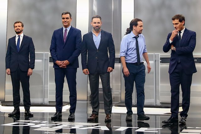 Pedro Sánchez, Pablo Casado, Pablo Iglesias, Albert Rivera y Santiago Abascal antes del debate electoral en televisión en el Pabellón de Cristal de la Casa de Campo de Madrid el 4 de noviembre de 2019.