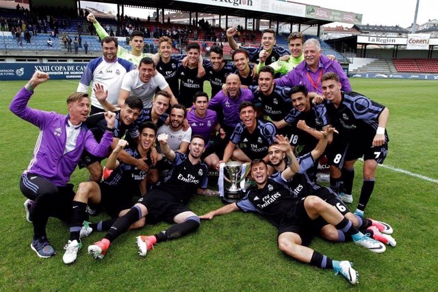 Guti celebra con el Juvenil del Real Madrid el título de Copa