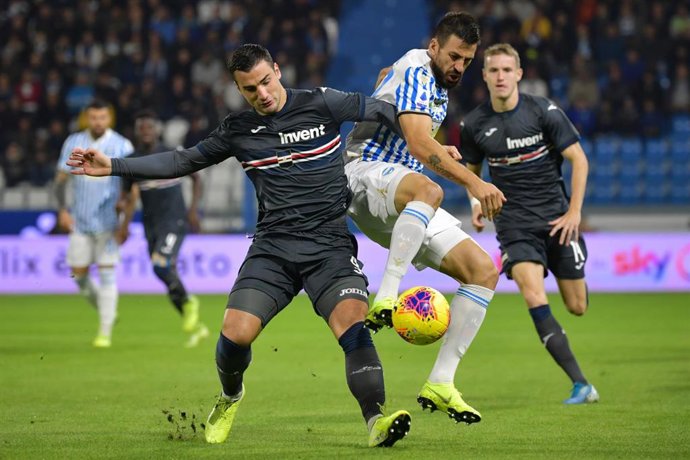 Nenad Tomovic y Federico Bonazzoli en el SPAL-Sampdoria de la Serie A