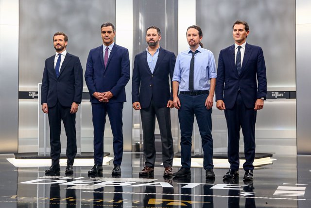 Pedro Sánchez, Pablo Casado, Pablo Iglesias, Albert Rivera y Santiago Abascal antes del debate electoral en televisión en el Pabellón de Cristal de la Casa de Campo de Madrid el 4 de noviembre de 2019.