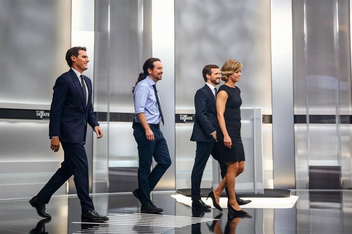 Pedro Sánchez, Pablo Casado, Pablo Iglesias, Albert Rivera y Santiago Abascal antes del debate electoral en televisión en el Pabellón de Cristal de la Casa de Campo de Madrid el 4 de noviembre de 2019.