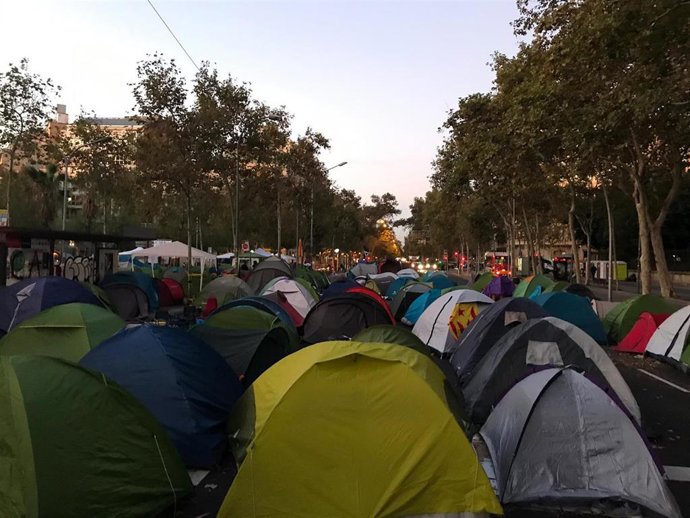 Acampados en plaza Universitat
