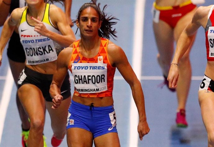 La alteta holandesa Madeia Ghafoor durante los Mundiales de Pista Cubierta de 2018