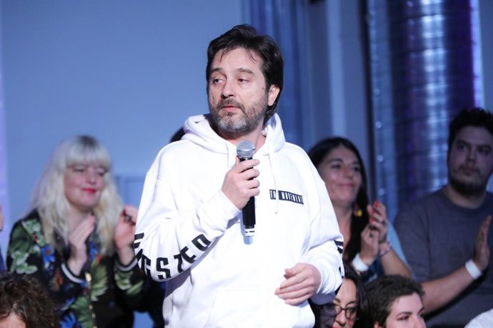 El secretari de Relació amb la Societat Civil i Moviments Socials i diputat de Podem, Rafa Mayoral, durant la seva intervenció en l'acte d'obertura de campanya per al 10N, Madrid, 31 d'octubre del 2019.