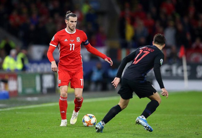 Gareth Bale jugando con Galés
