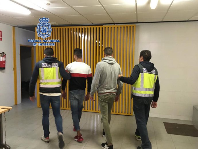 Dos detenidos por presuntos robos con violencia e intimidación con arma blanca en la zona del Malecón