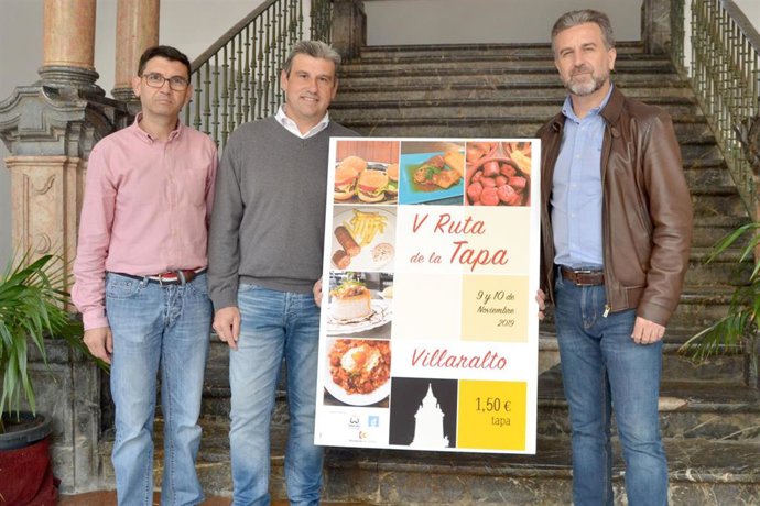 Sánchez (dcha.), en la presentación de la 5 Ruta de la Tapa de Villaralto