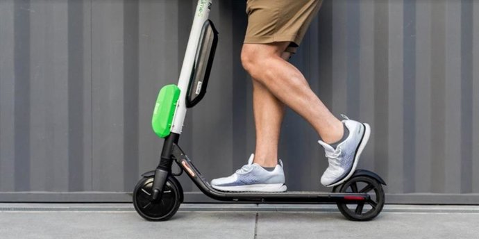 Un patinete eléctrico en imagen de archivo