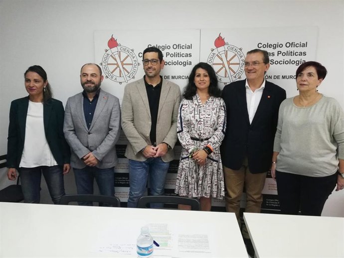 Los candidatos naranjas y la consejera Ballesteros celebran una reunión con el Colegio de Ciencias Políticas