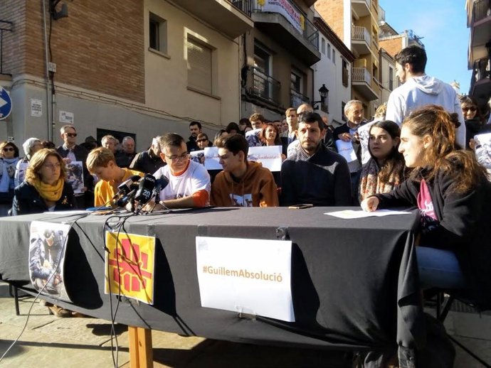 La Rueda De Prensa Del Grupo De Apoyo A Guillem