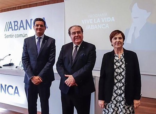 Manuel Nogueira, Director De Banca Particulares De ABANCA; Miguel Ángel Escotet, Director Xeral De RSC Y Comunicación De ABANCA Y Presidente De Afundación; Y Sabela Couceiro, Coordinadora Del Área De Envellecemento Activo De Afundación