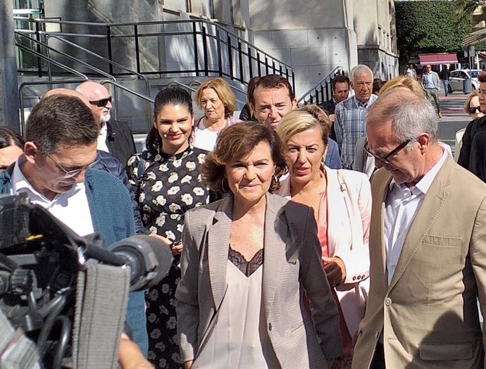 La vicepresidenta del Gobierno en funciones, Carmen Calvo, atiende a los medios en Almería