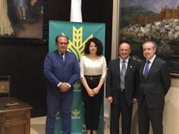 CAja Rural y la Facultad de Ciencias de la UEx firman un convenio de colaboración