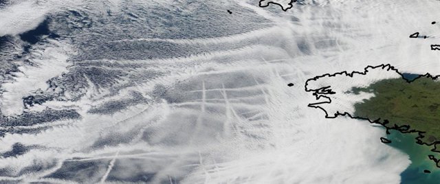 Huellas de las emisiones de barcos en la nubosidad sal norte del Golfo de Vizcaya