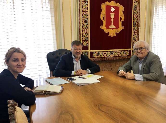 El alcalde de Cuenca, Darío Dolz, se reune con Adolfo Castillejo