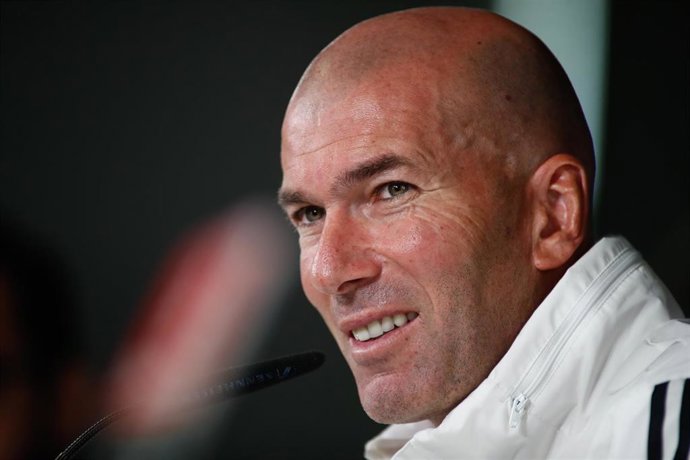 Zinédine Zidane en rueda de prensa con el Real Madrid