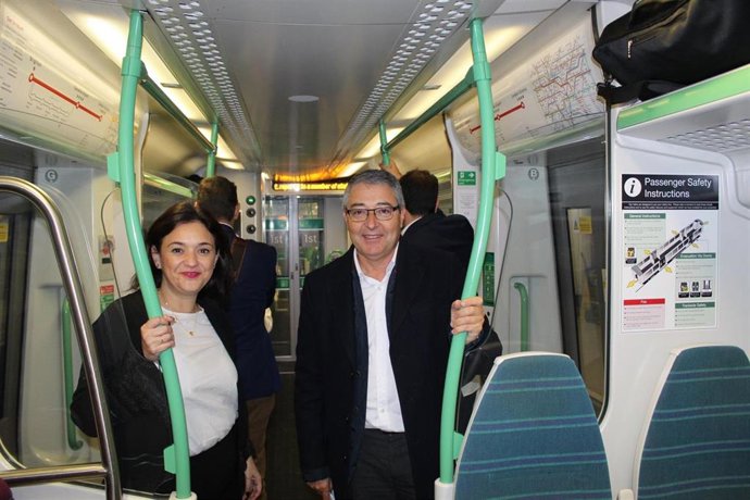 Magarita del Cid, consejera delegada de Turismo Costa del Sol, y Francisco Salado, presidente de la empresa pública de Turismo y de la Diputación de Málaga durante su estancia en la World Travel Market de Londres 2019