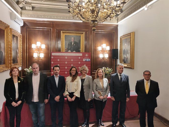 Debate electoral del 10N en el Icab moderado por la decana Maria Eugnia Gay.