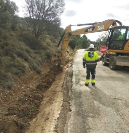 Obras en la carretera HU-234, entre Fornillos y Huesca