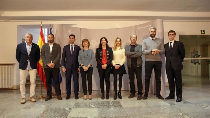 Yolanda Valdeolivas y María José Rienda (centro) presiden la reunión en el Ministerio Trabajo, Migraciones y Seguridad Social para desbloquear la huelga en el fútbol femenino