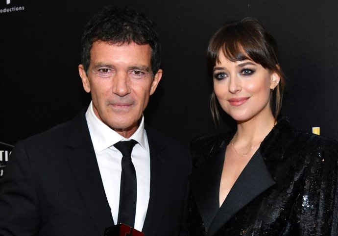 Antonio Banderas y Dakota Johnson