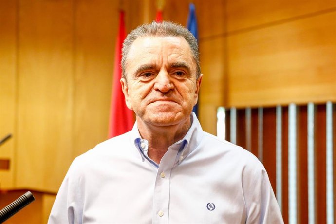 El secretario general del PSOE de Madrid, José Manuel Franco, ofrece declaraciones a los medios de comunicación en la Asamblea de Madrid.