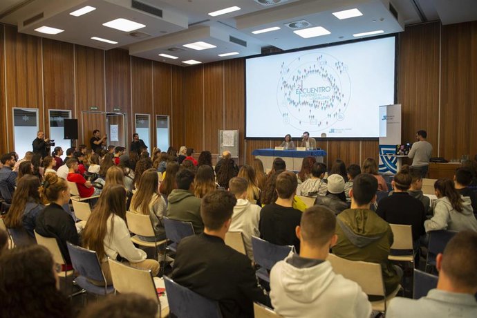 Jóvenes participando en el II Encuentro Jóvenes por la Igualdad, Stop Violencia Machista