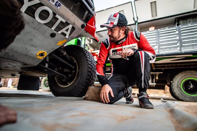 Rally.- Fernando Alonso: "Estoy descubriendo el terreno del Dakar, es bueno corr