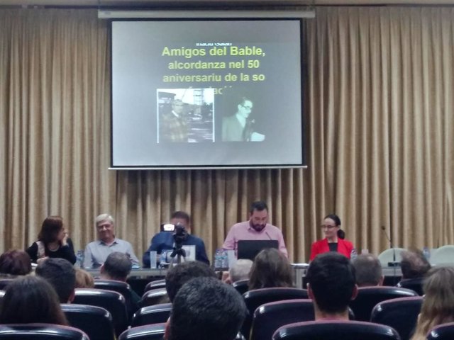 Inaciu Galán, segundu pela esquierda.