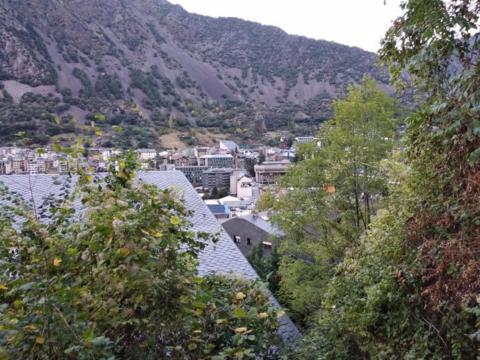 Vista del centre d'Andorra la Vella des del Rec de l'Obac