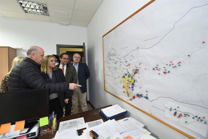 Visita de la Junta a Cogollos Vega para la normalización de viviendas irregulares