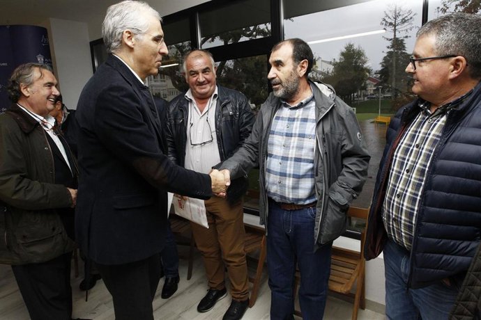 El conselleiro de Economía, Emprego e Industria, Francisco Conde, en una reunión del grupo de crisis de la central de As Pontes