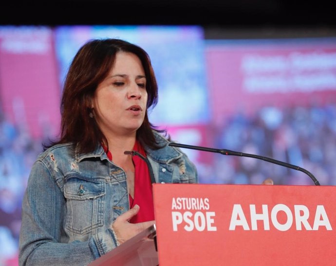 La cabeza de lista del PSOE en Asturias al Congreso de los Diputados, Adriana Lastra, en el mitin celebradon en Gijón