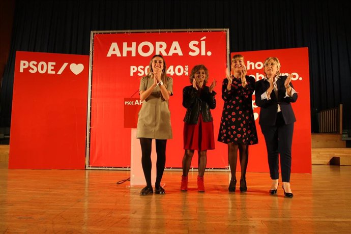 La ministra de Sanidad en funciones y candidata por el PSOE al Congreso en Asturias, María Luisa Carcedo, participa en un acto de la campaña del 10N en la Vall d'Uixó
