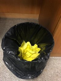 Inés Arrimadas (Cs) critica uns llaços grocs a TV3 i Álvarez de Toledo (PP) els arrenca