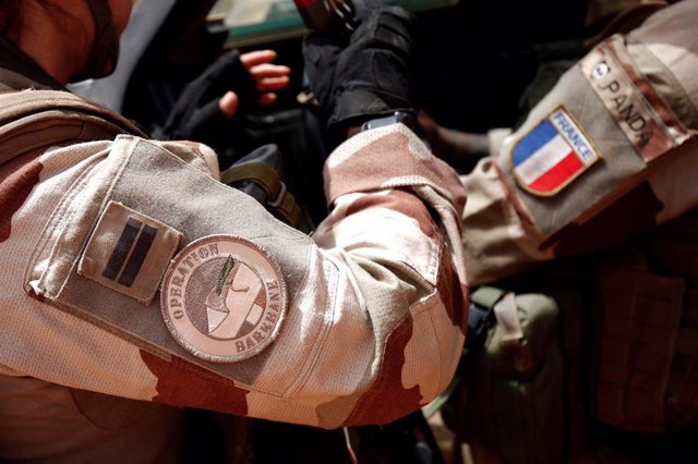 Soldados de Francia con el logo de la 'Operación Barkhane'