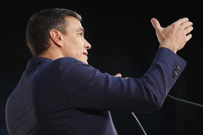 El presidente del Gobierno en funciones, Pedro Sánchez, interviene en un mItin del PSOE en el Pabellón Central del Recinto Ferial Luis Adaro de Gijón (España) el 5 de noviembre de 2019.