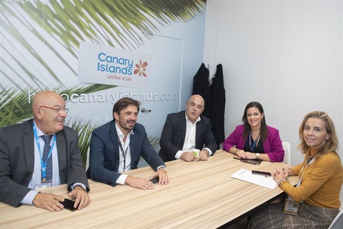 La consejera de Turismo del Gobierno de Canarias, Yaiza Castilla, en la reunión con las patronales turísticas