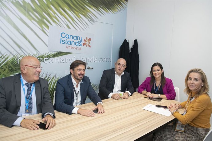 La consejera de Turismo del Gobierno de Canarias, Yaiza Castilla, en la reunión con las patronales turísticas