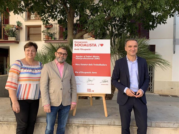El Candidatos Del PSIB Al Congreso, Pere Joan Pons, Y Los Candidatos Al Senado Por Mallorca, Cosme Bonet Y Susanna Moll, Presentan Medidas Sobre Ocupación
