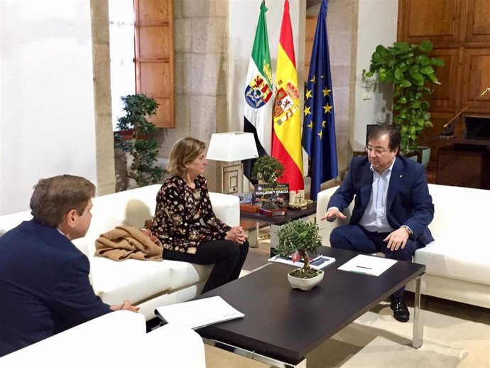 Fernández Vara se reúne con la Fundación Caja Extremadura
